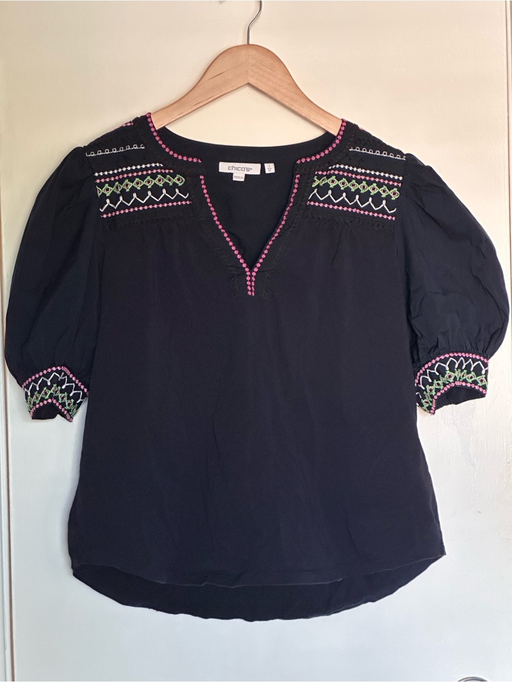 Chico's Black V-Neck Embroidered Puff Sleeve Blouse Size 1